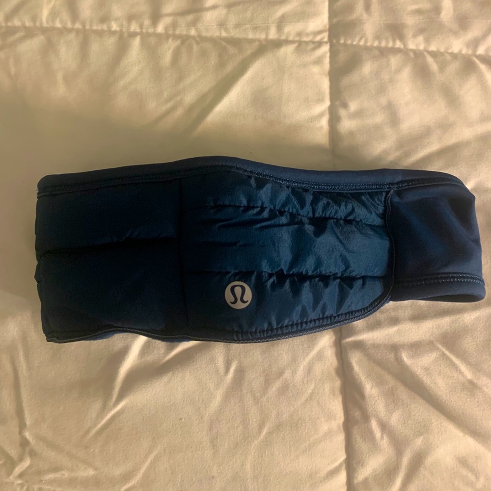Lululemon earwarmer w/ ponytail hole NWOT
